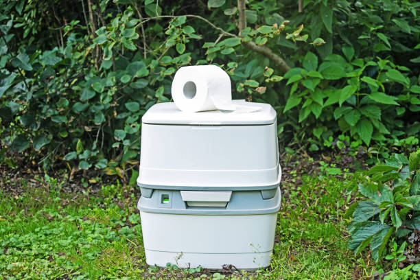 Best Porta potty delivery and setup  in Llington, MI