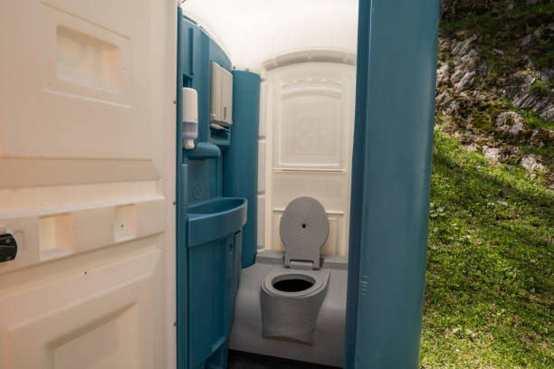 Best Construction site porta potty rental  in Llington, MI